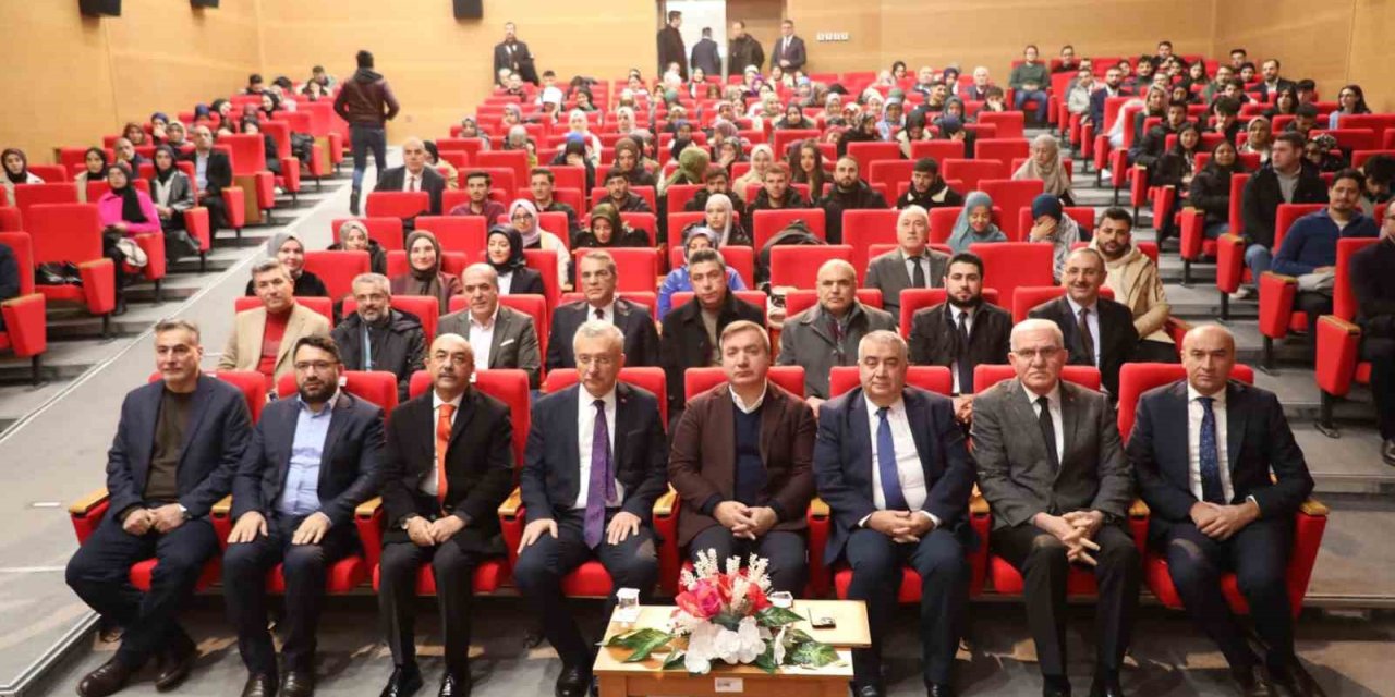 Erzincan’da “Yer Bildirimleri” adlı konferans düzenlendi