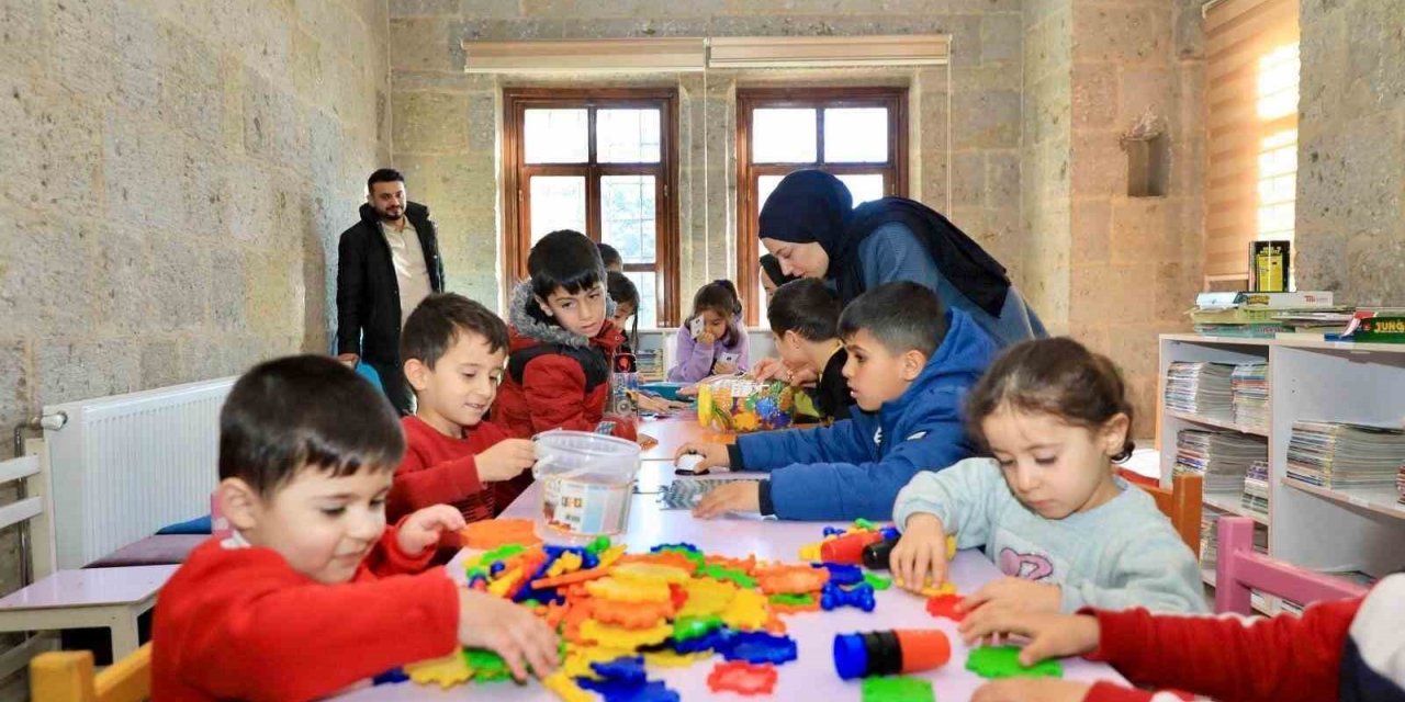 Bitlis’te ‘Annemle Kütüphanedeyim’ projesi start aldı