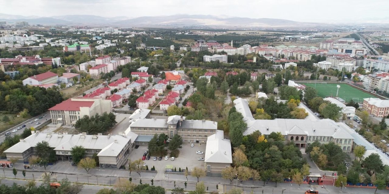 Eski Mareşal Fevzi Çakmak Hastanesi Binası artık Erzurum Lisesi’nin