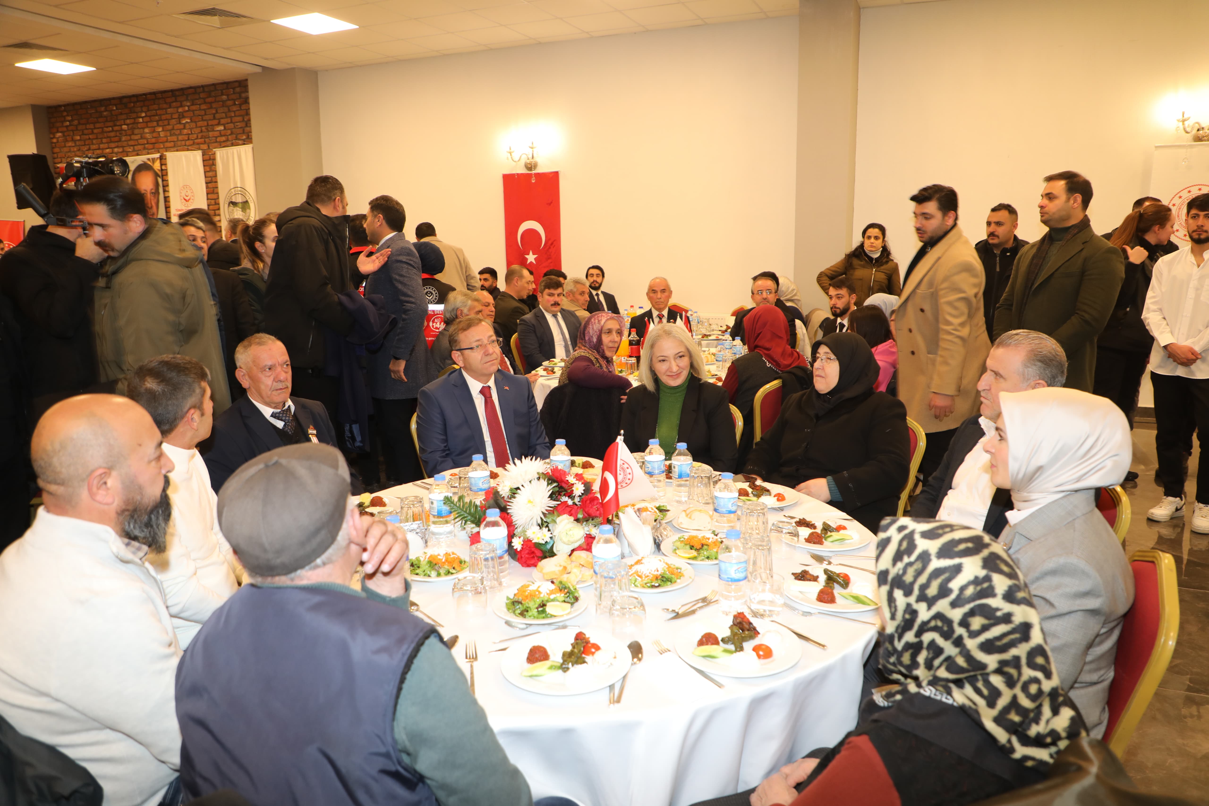 Sarıkamış’ta Şehit ve Gazi Ailelerinin Onuruna Yemek Verildi