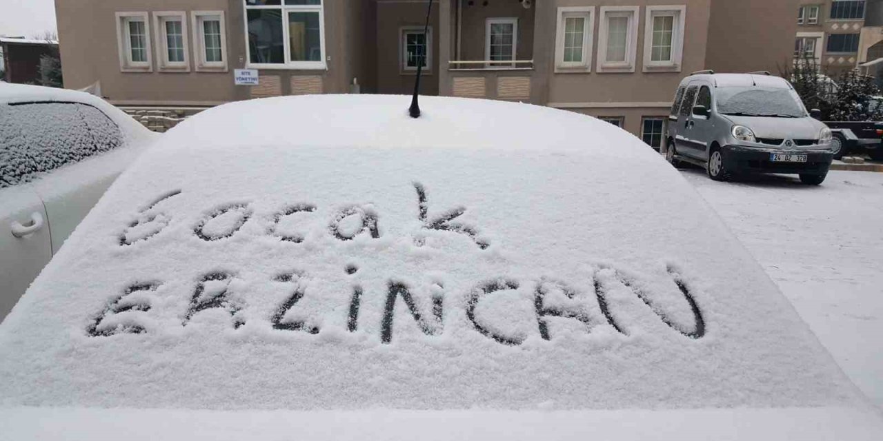 Erzincan güne kar yağışıyla uyandı