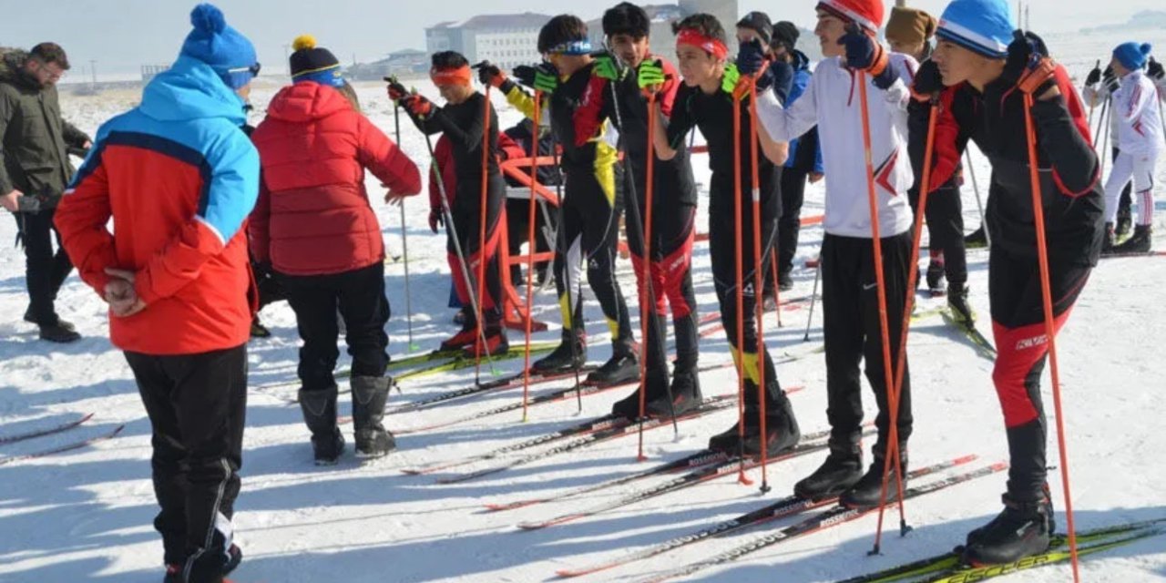 Yüksekova’da ’Kayaklı Koşu İl Birinciliği’ heyecanı