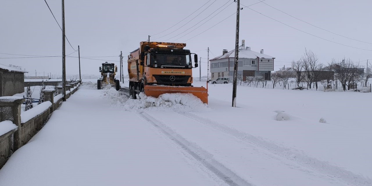 Bitlis’te kapalı köy yolları tek tek ulaşıma açılıyor