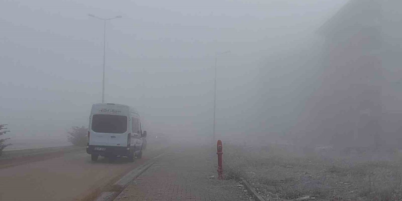 Elazığ’da sis etkisini sürdürüyor
