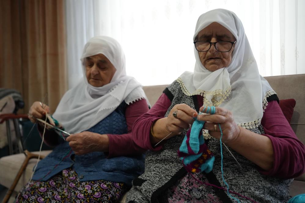 Kars'taki askerlerin yüreklerini ısıtan kadınlar şimdi öğrencileri ısıtacak