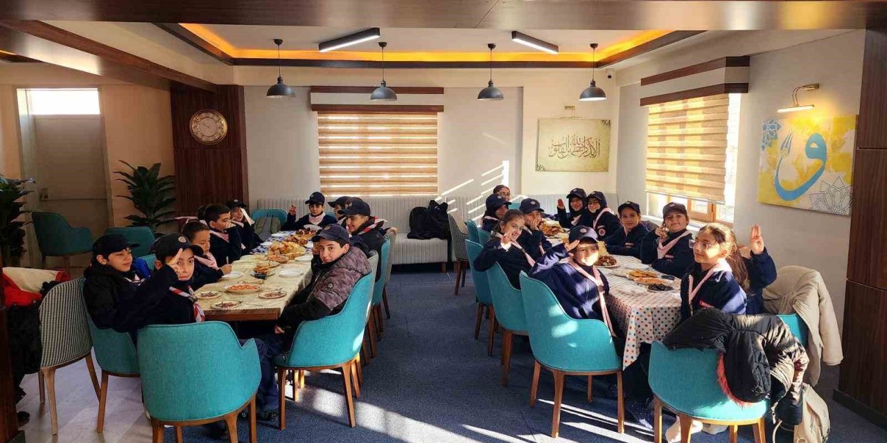 Kemah izci ekibi Erzincan’ı gezdi