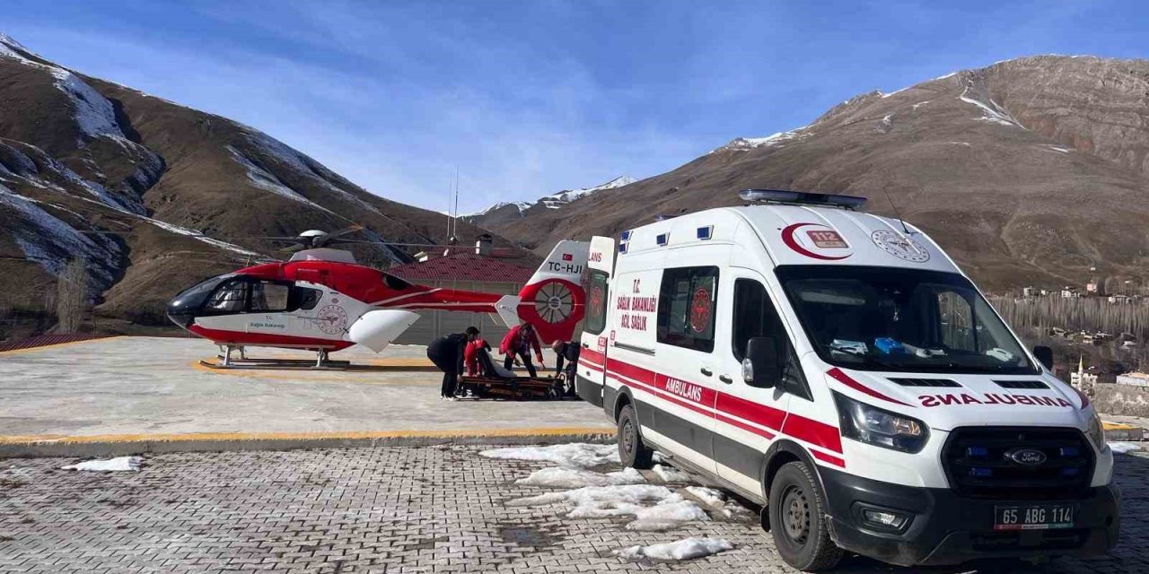 Bahçesaray’da hamile kadın, ambulans helikopterle Van’a sevk edildi