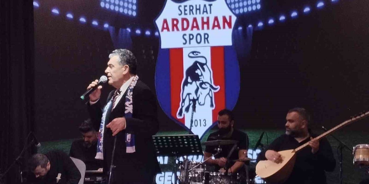 Başkan Demir, Serhat Ardahaspor kulübü dayanışma gecesinde konser verdi