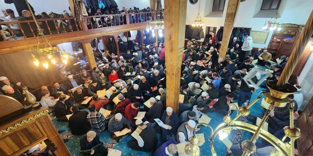 Erzurum’da 500 yıllık 1001 hatim geleneği yaşatılıyor