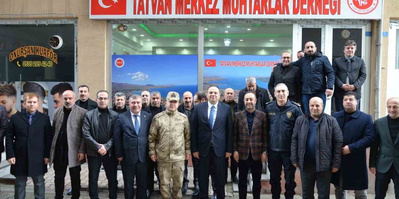 Tatvan Kaymakamı Demir muhtarlarla bir araya geldi