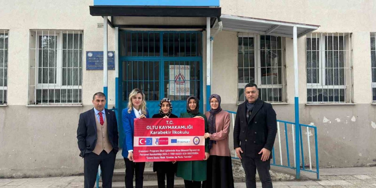 Karabekir ilkokulu öğretmenleri Prag yolcusu