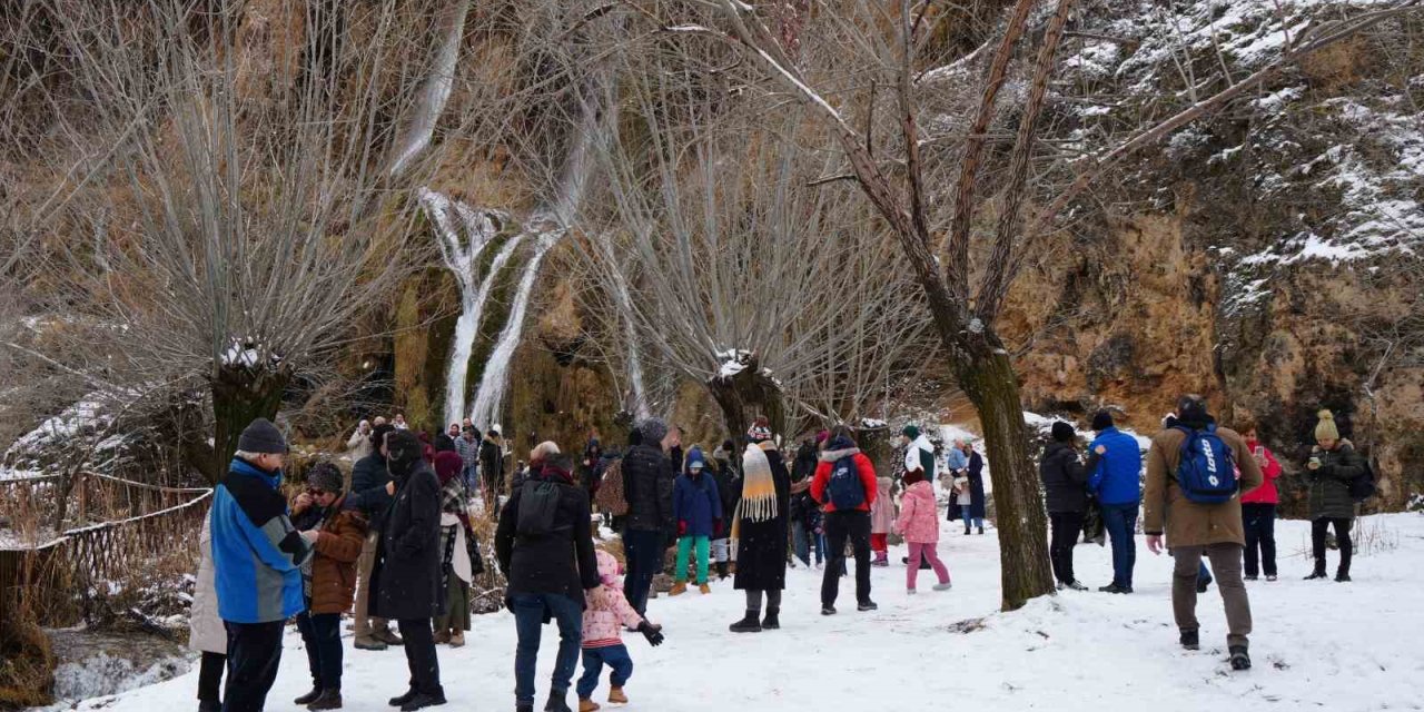 Girlevik Şelalesine her mevsim yoğun ilgi