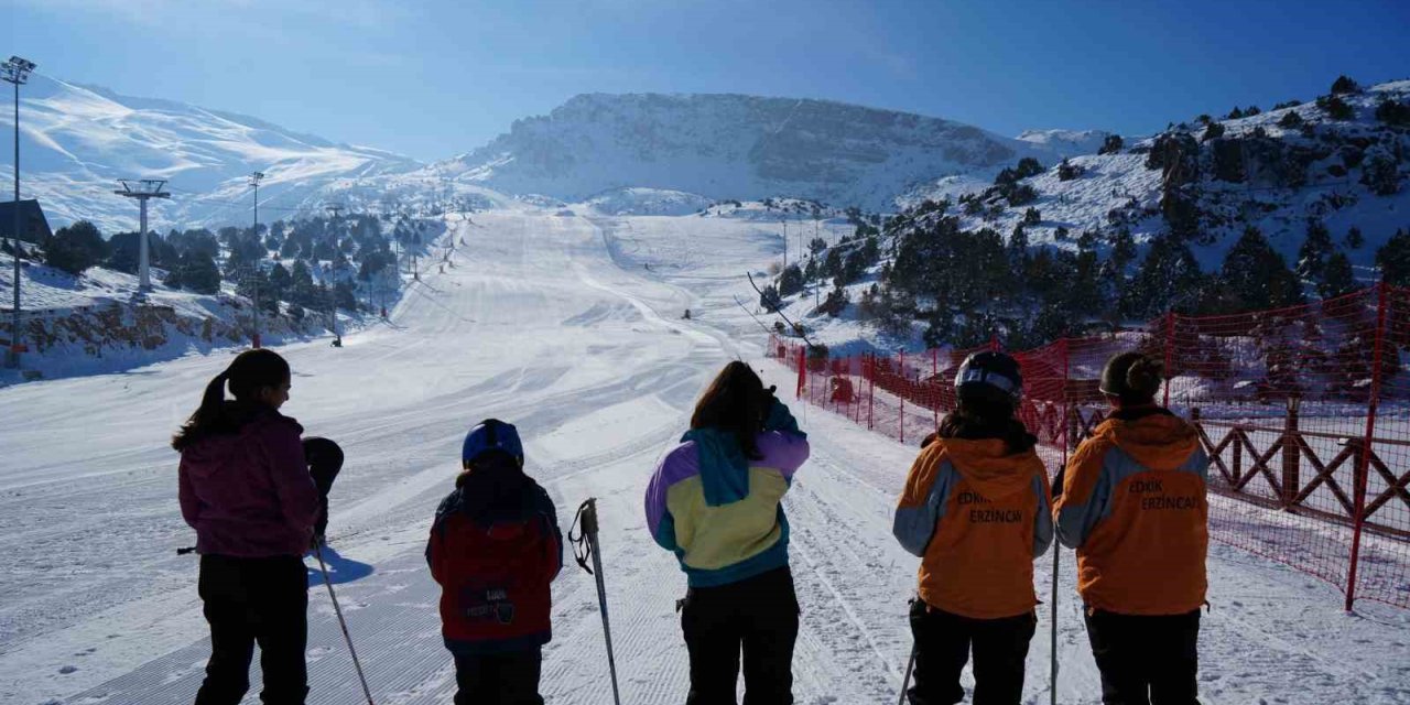 Kayak merkezleri içerisine en çok kar Palandöken ve Ergan Kayak Merkezinde ölçüldü