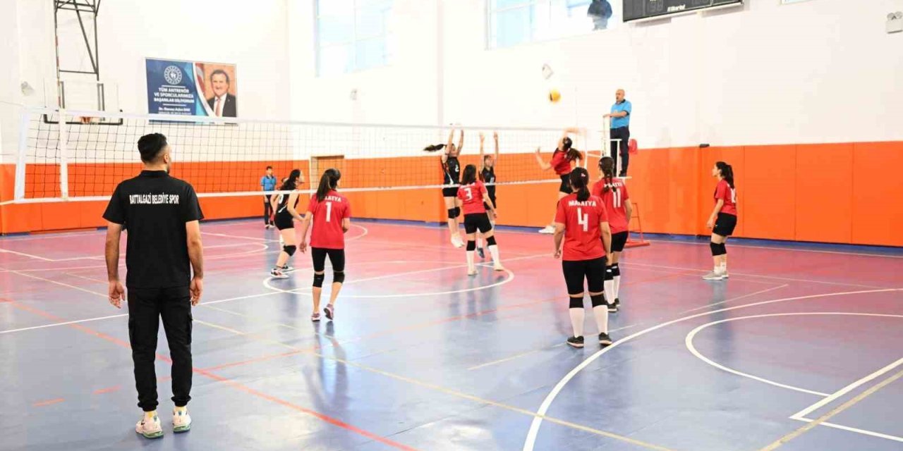 Battalgazi Yıldız Kızlar Voleybol Takımı, 3-0 galip