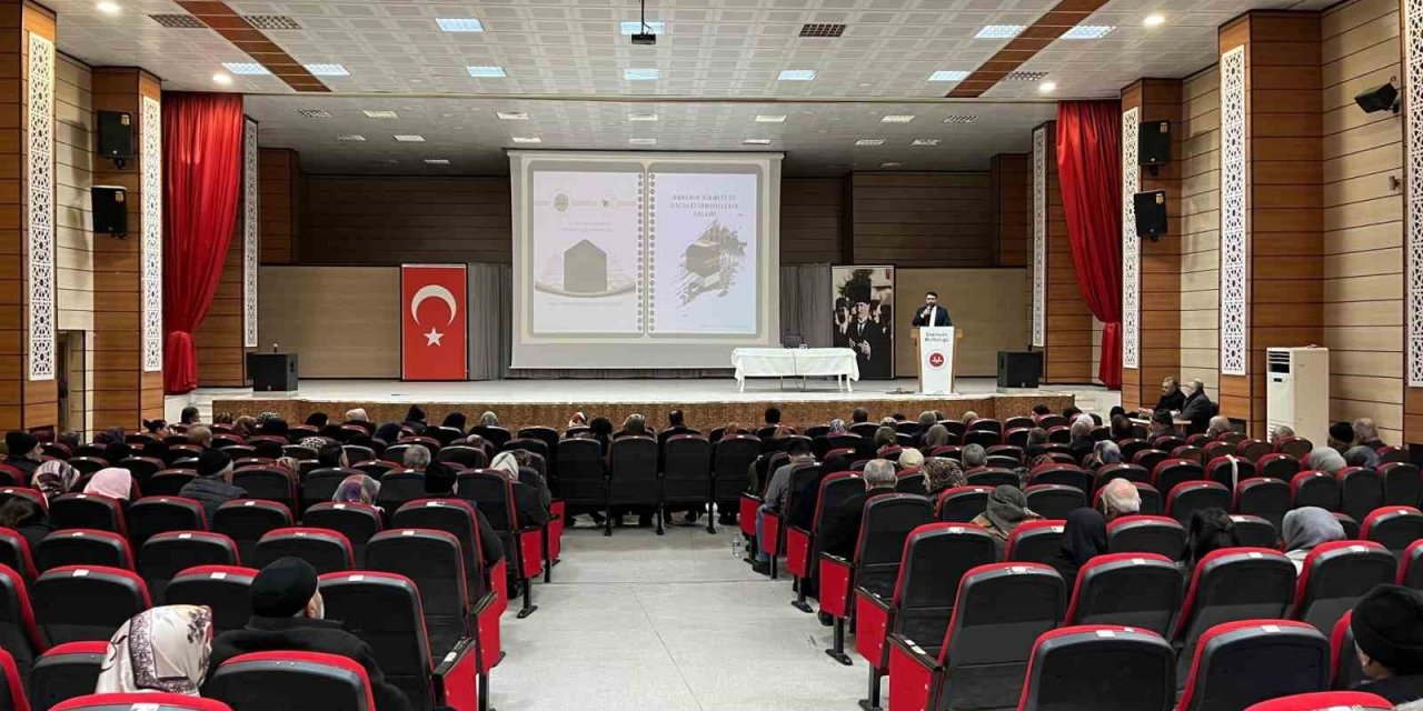 Erzincanlı umrecilere eğitim semineri