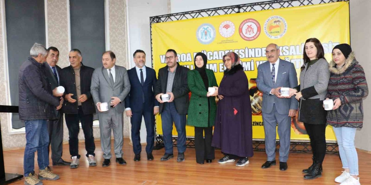 Erzincan’da Varroa’ya karşı oksalik asit kullanımı eğitimi ve dağıtımı yapıldı