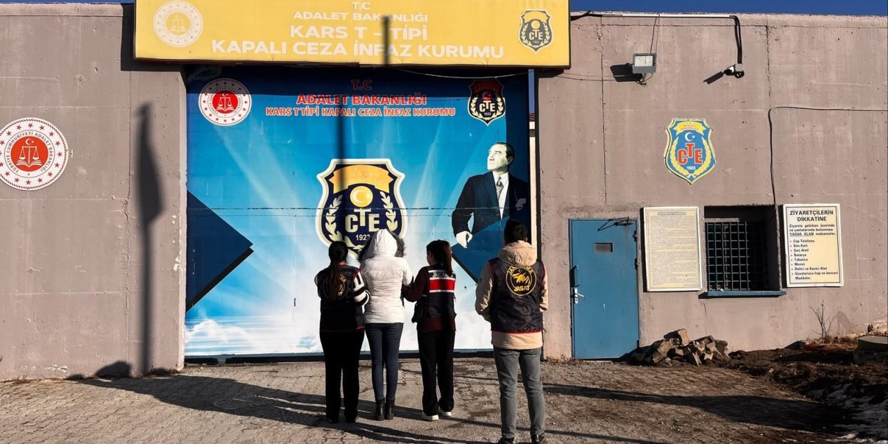 Kars’ta uyuşturucu taciri kadın tutuklandı