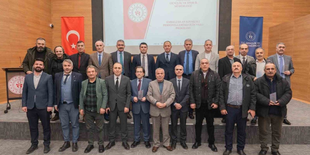 Emektar personeller plaketle uğurlandı