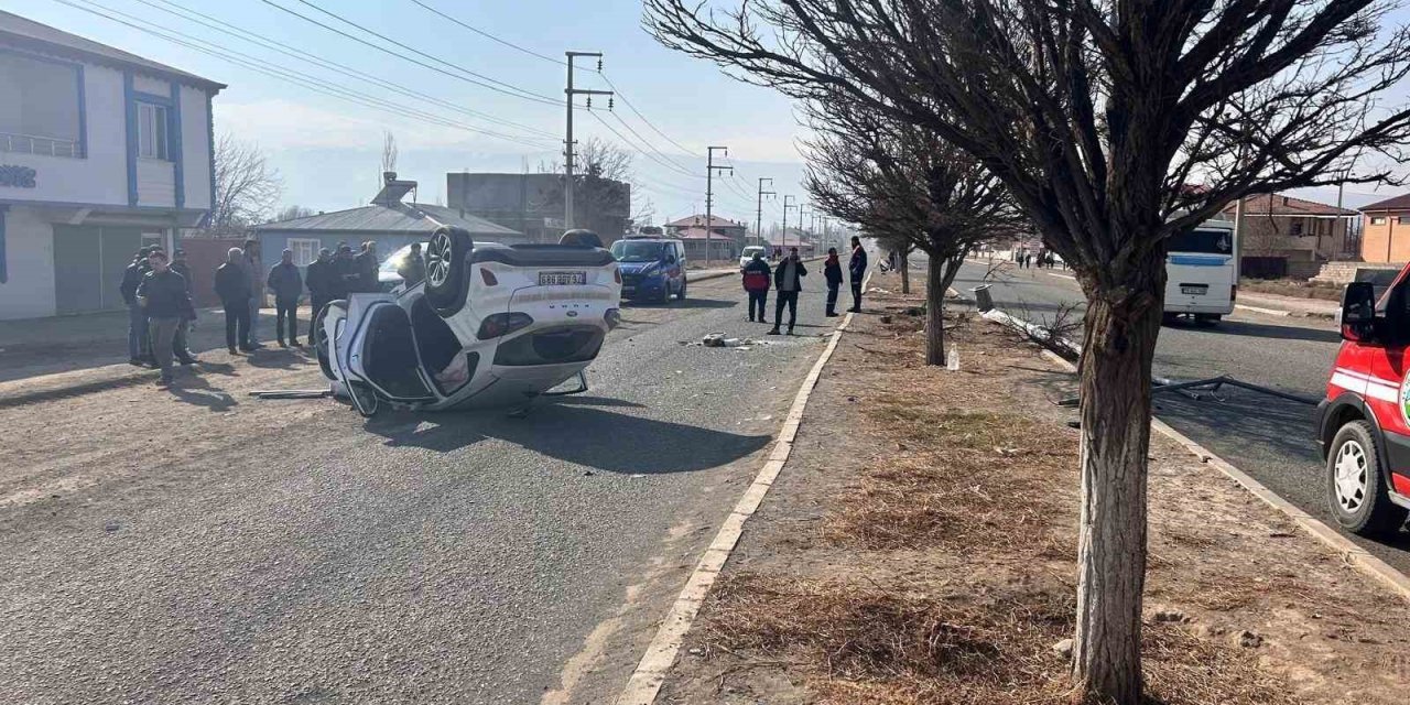 Iğdır’da direksiyon hakimiyetini kaybeden kadın sürücü kaza yaptı