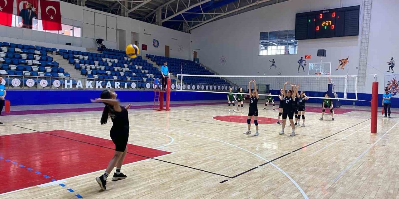 Hakkarili kadınlar voleybolda buluşuyor