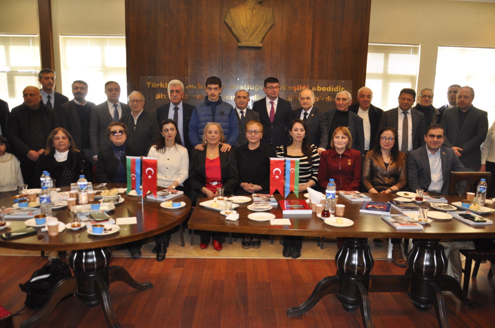 Aysel Sadak İltaş, "İnsan Yüreği ile Haydar Baba" Kitabının Tanıtımını Yaptı