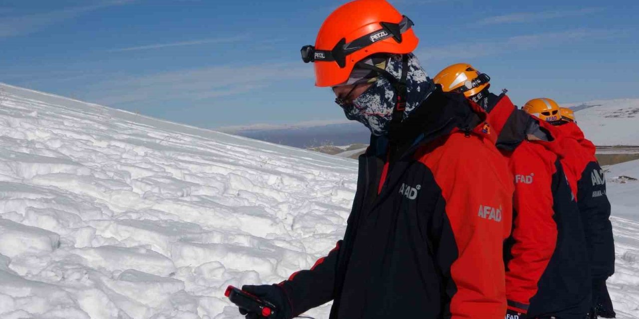 AFAD’dan ‘yaşam sinyal cihazı’ ile çığ tatbikatı