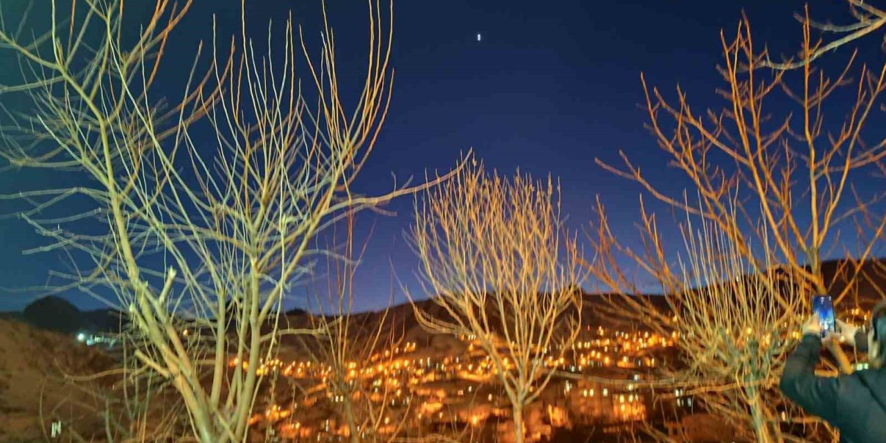 Hakkari’de ay ve venüs bir arada