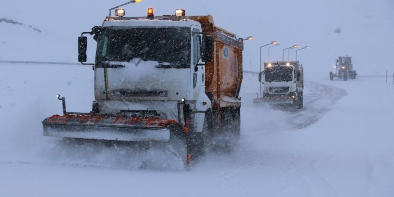 Erzincan’da kar ve tipi etkili oldu, eğitime ara verildi
