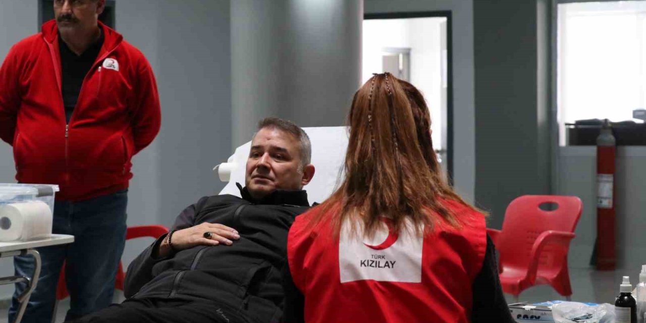 Ardahan Polisi’den Kızılay’a kan bağışı