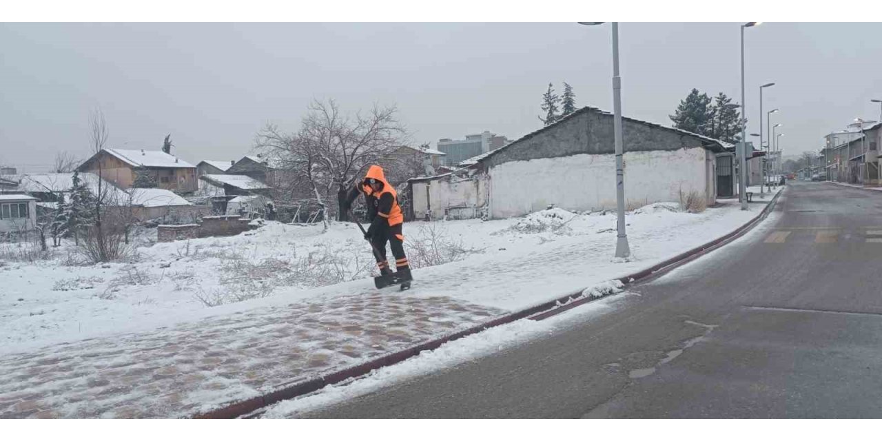 Yeşilyurt Belediyesi karla mücadelede seferber oldu!