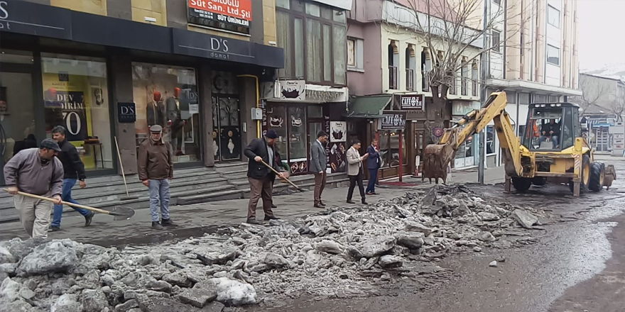 Kars Özel İdare’den şehir içinde kar temizliği!