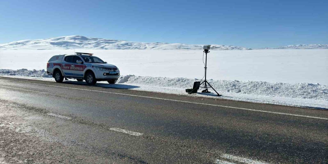 Jandarma ekipleri 33 bin 643 aracı kontrol etti