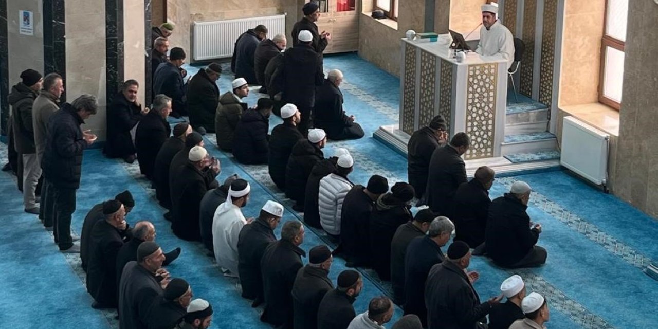 Çaldıran’da deprem şehitlerini anma programı