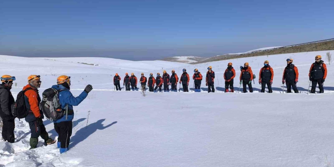 Van’da "Çığda Arama Kurtarma Tatbikatı" yapıldı