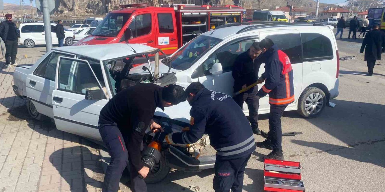 Van’da trafik kazası: 3 yaralı