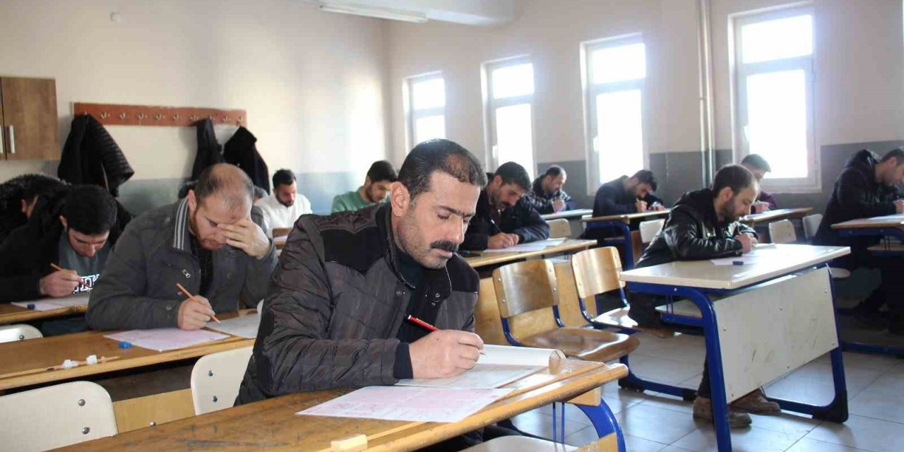 Ağrı’da öğrenciler ve aileleri Siyer Yarışmasında heyecanla ter döktü