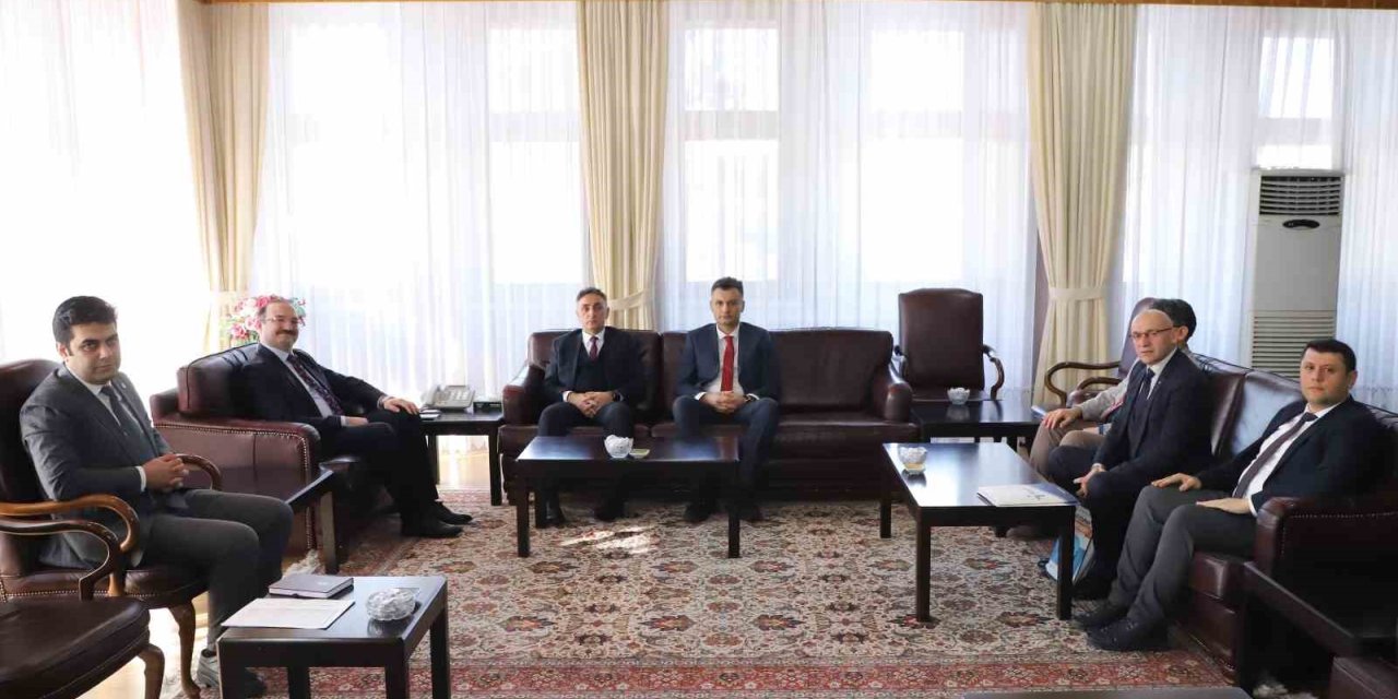 Atatürk Üniversitesinden gençlere yeni fırsat: Öğrenciler hem çalışacak hem öğrenecek