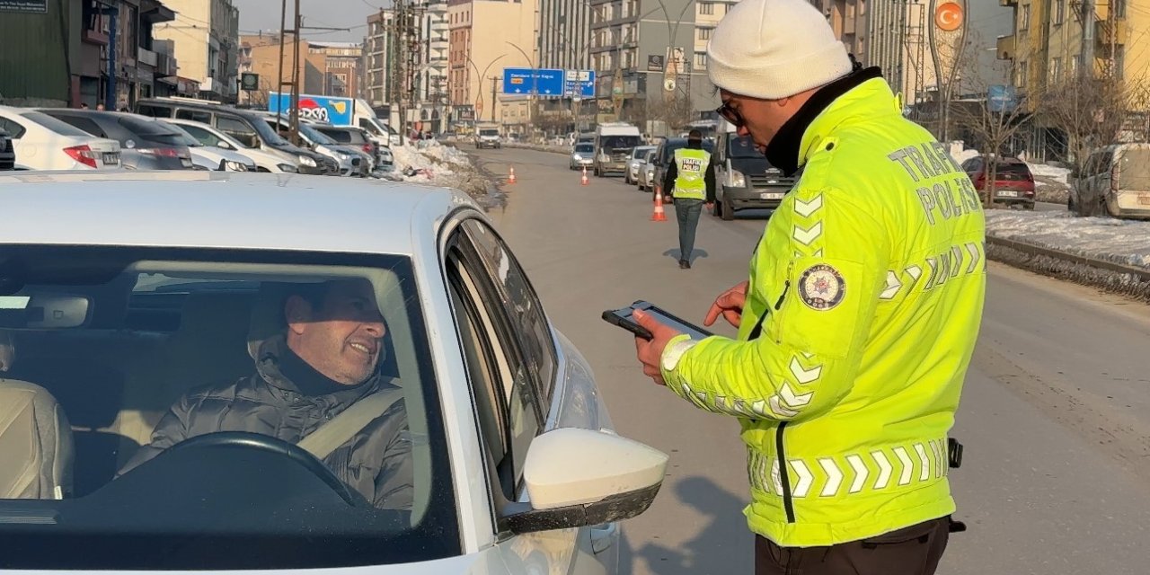 Yüksekova’da emniyet kemeri denetimi