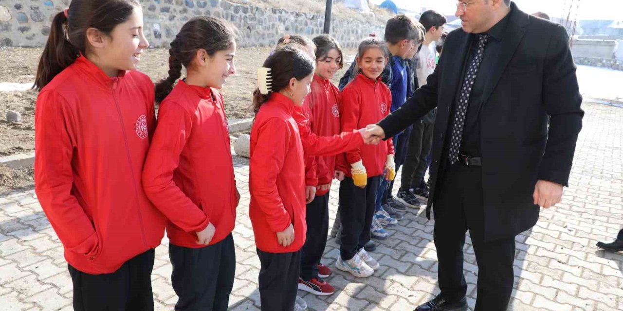 İl Müdürü Ahmet Çelebi, başarılı sporcuları tebrik etti