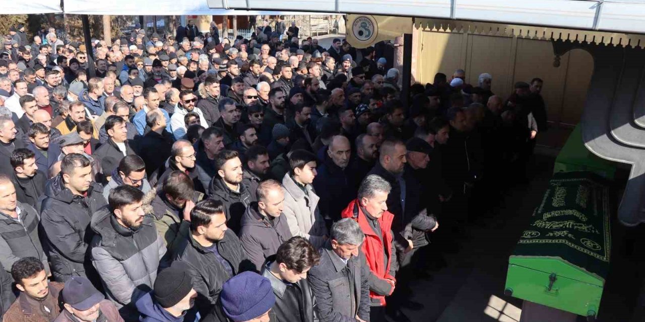 Atalay Özbek son yolculuğuna dualarla uğurlandı