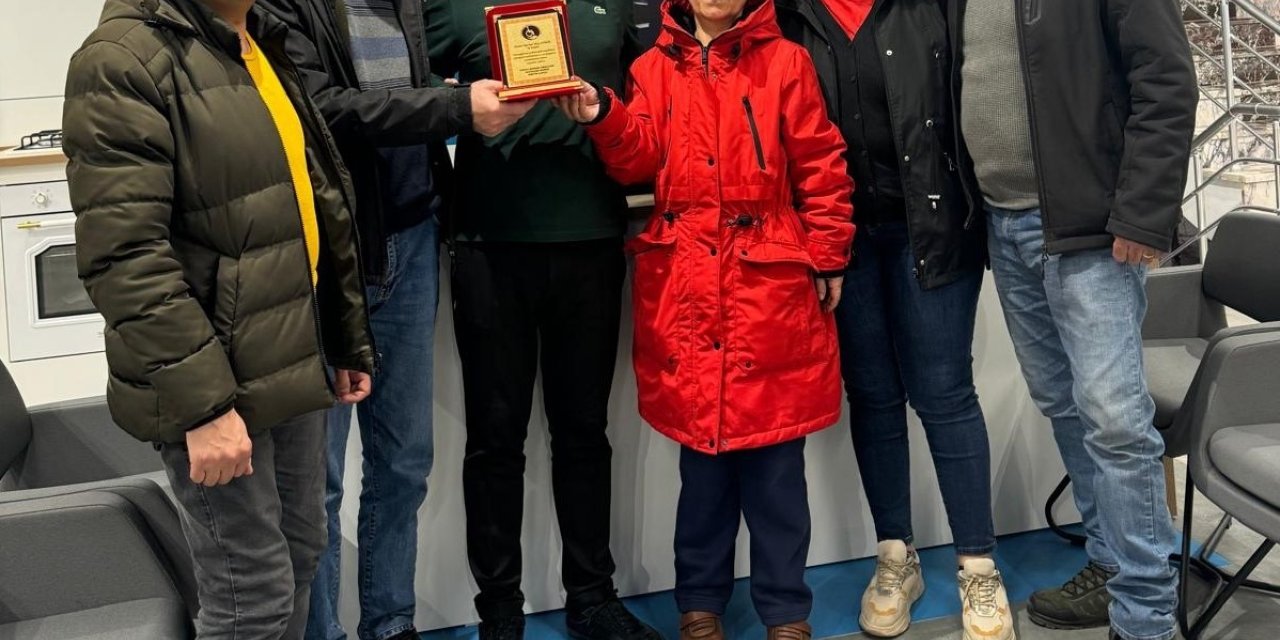 Engelliler derneğinden iş adamlarına teşekkür plaketi