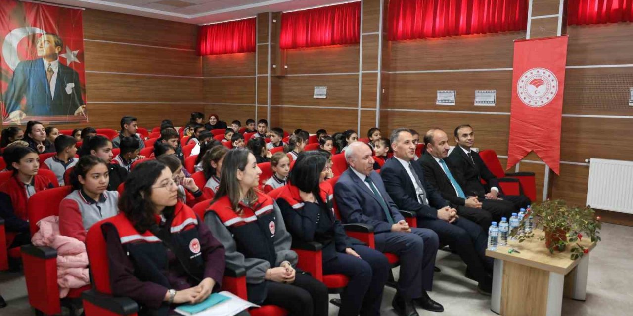 Kars’ta öğrencilere organik tarım eğitimi verildi