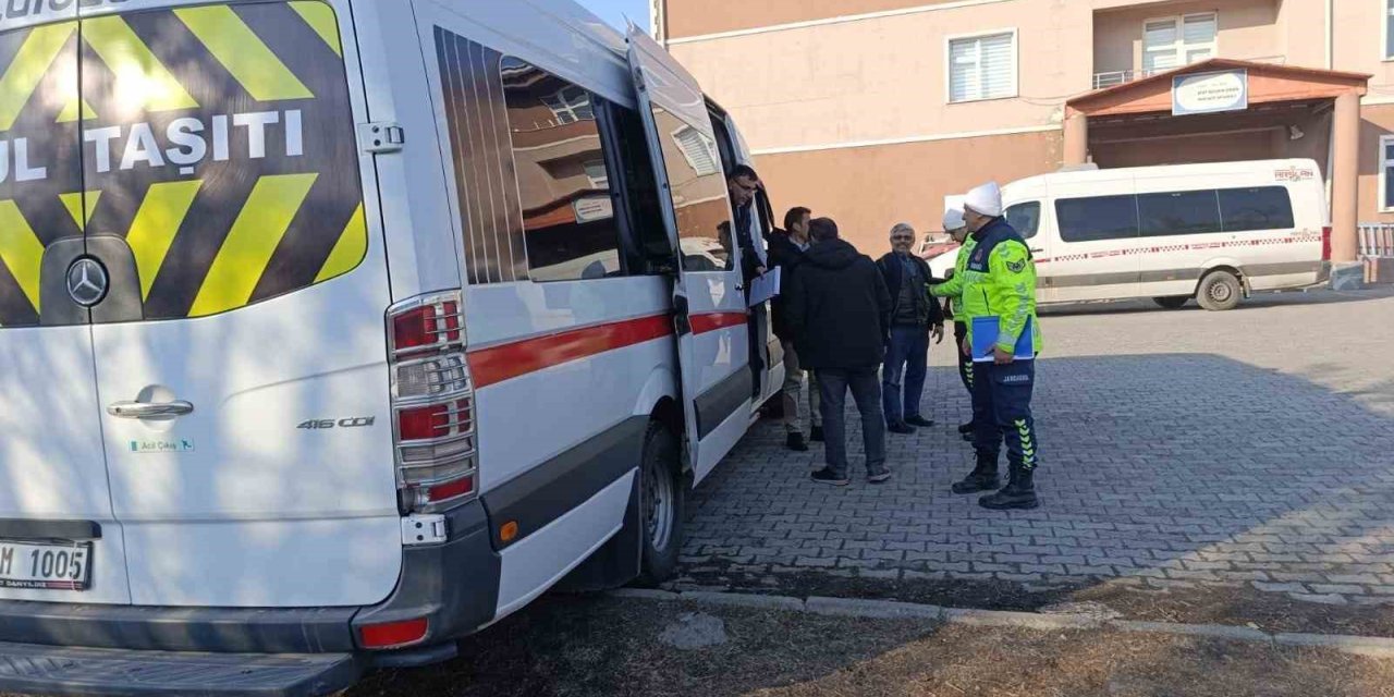 Akyaka’da öğrenci servisleri denetlendi