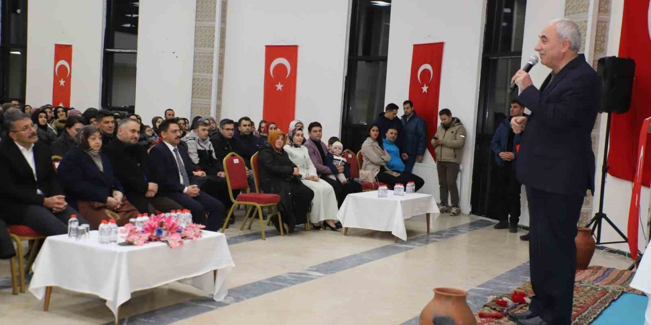 Yazar-şair Nurullah Genç okuyucularıyla buluştu