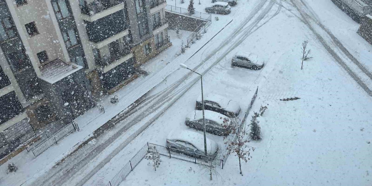 Elazığ’da kar yağışı etkisini sürdürüyor