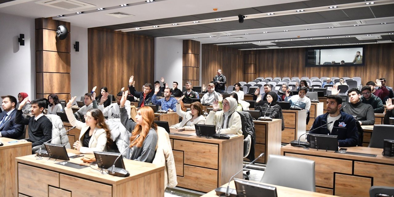 Yeşilyurt Genç Meclisi, gençlere yönelik sosyal alanlar ve altyapı çalışmalarını görüştü