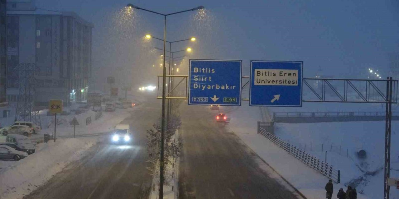 Bitlis’te eğitime kar engeli