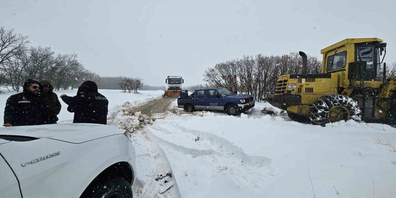 Elazığ’da kar yağışı etkili oldu: 530 köy yolu ulaşıma kapandı