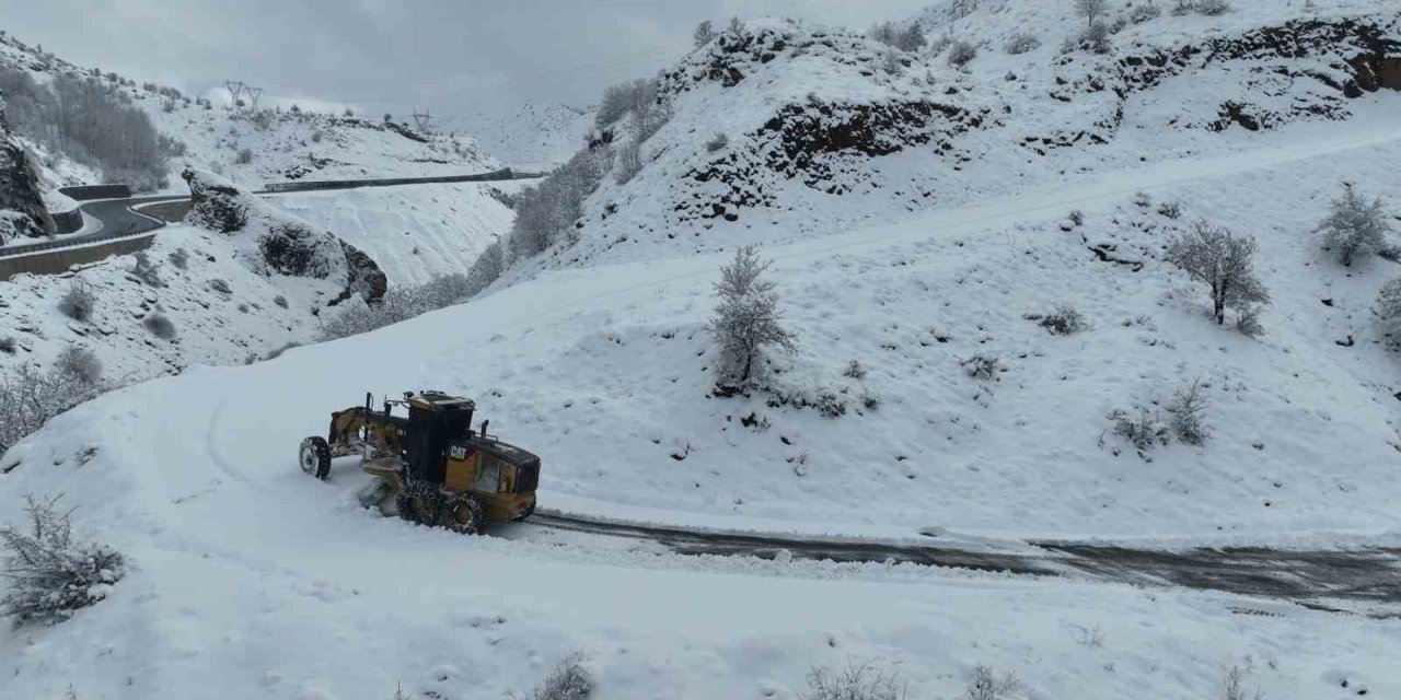 Bitlis’te karla mücadele çalışması devam ediyor