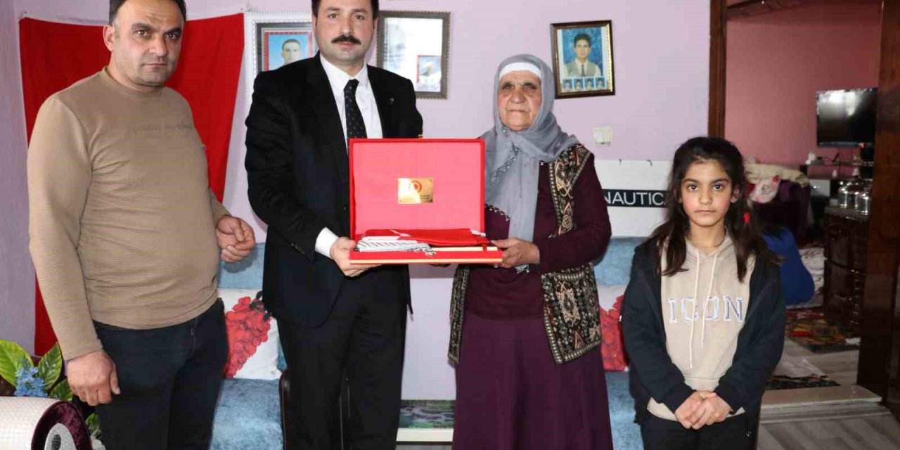 Kaymakam Karali şehit ailesini ziyaret etti